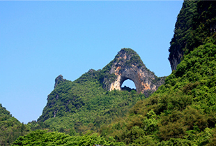 阳朔月亮山